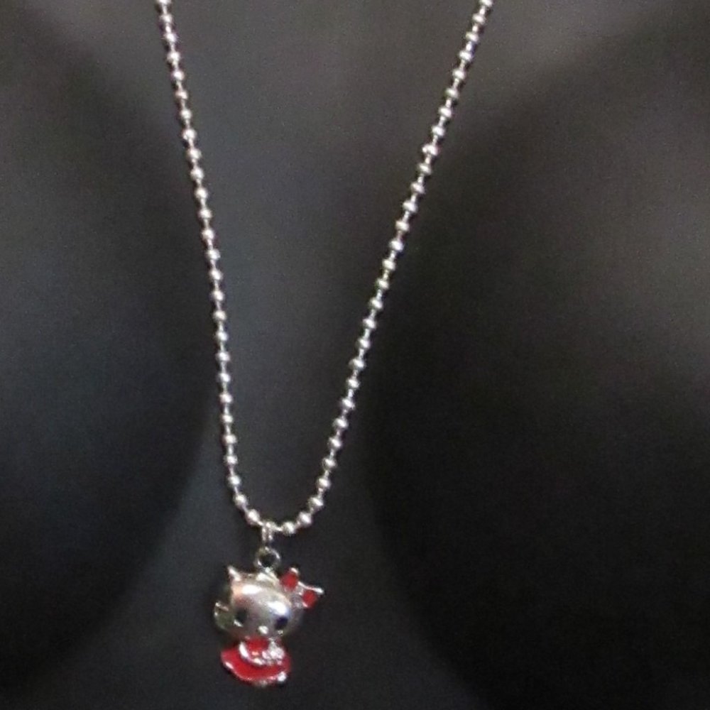 Necklace Kitty on a silver color sink chain